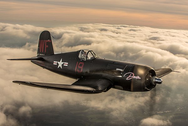 Vom Flughafen Siegerland zum 1.Mai nach Bohmte: Die Gruppe "Flying Legends" schickt diesen historischen Boliden Corsair mit 2400 PS Sternmotor zum Tag der offenen Tür. - © Flying Legends