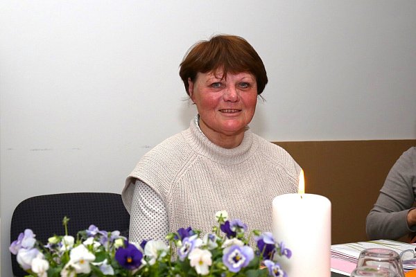 Stadtführerin Margret Möllering erzählte die Geschichten beeindruckender Frauen aus Lübbecke und stieß dabei auch auf erstaunliche Parallelen zum aktuellen Zeitgeschehen. - © Ilka Gülker