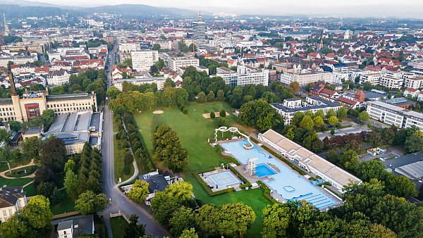 126.000 der insgesamt 353.000 Freibadgäste kamen ins Wiesenbad im Zentrum der Stadt. - © Sarah Jonek