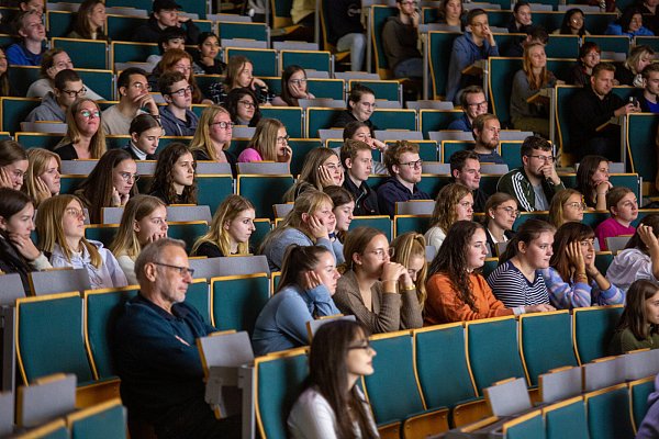 An der Universität Paderborn wird ein breites Maßnahmenpaket gegen geschlechtsbezogene Gewalt geschnürt. - © Niklas Tüns