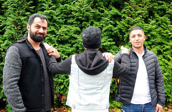 Ghassan Al Yaesiri (l.) und Redoan Elouarghi haben der Bielefelderin durch ihr mutiges Einschreiten im Jahnplatztunnel das Leben gerettet. - © Jens Reichenbach