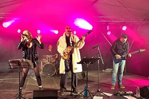 Soul und Swing gibt es mit der Band „Soundpark“. - © Soundpark