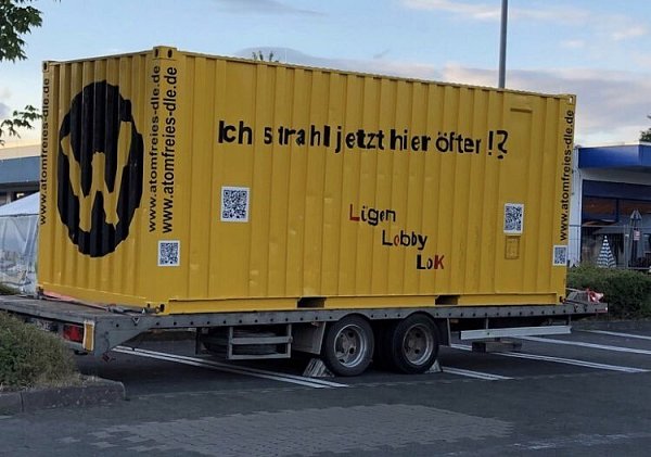 Beim Bürgerfest in Bad Karlshafen wird ein symbolischer Atommüll-Transportcontainer aufgestellt. - © Verein Atomfreies 3-Ländereck