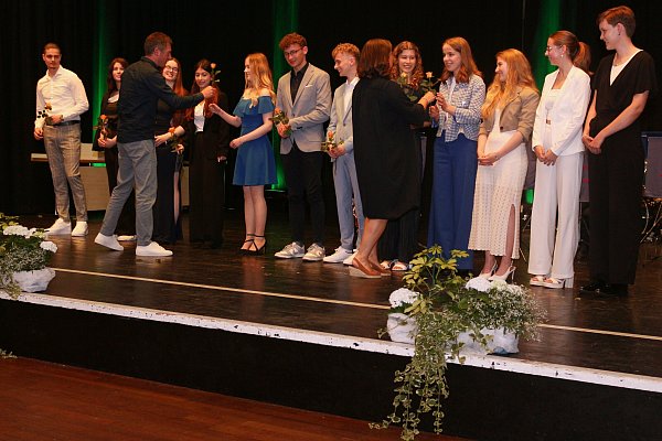 Mit dem Cambridge-Zertifikat wurden ausgezeichnet: Lan Luis Bergmeier, Siiri Böse, Aldin Cnrovršanin, Lasse Fründ, Horin Hasun, Dorothea Henke, Sophie Huvendiek, Clara Neumann, Joyce Oberschelp, Achillina Termentzidis, Marieke Tiemann und Jula Wünsch. - © Tilmann Brienne/Wittekind-Gymnasium