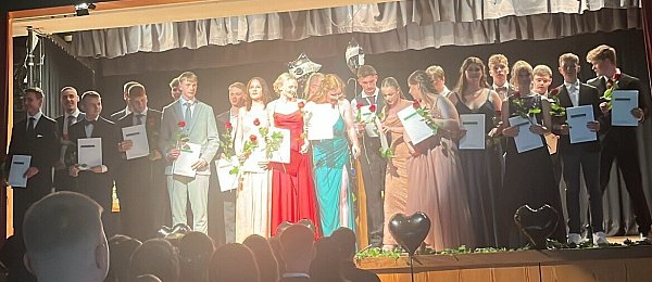 Von der Klasse 10a verabschiedete sich auch Klassenlehrerin Julia Berg. - © Stemweder-Berg-Schule