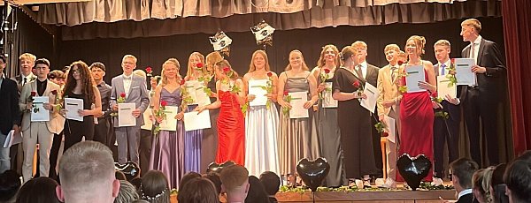Die Klasse 10c der Stemweder-Berg-Schule wurde auch von Klassenlehrerin Edda Graue verabschiedet. - © Stemweder-Berg-Schule