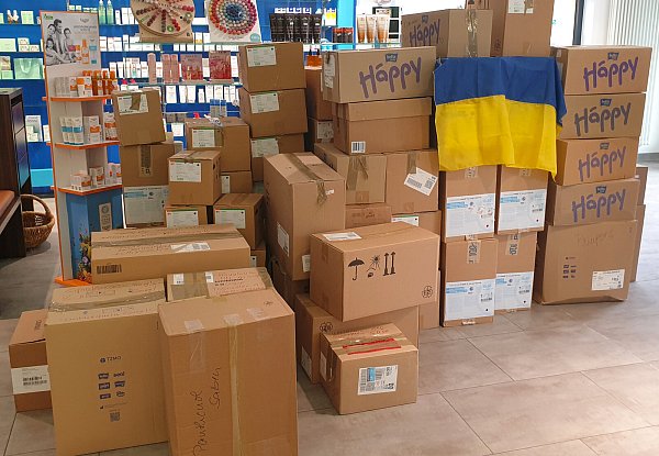 Mit 15.000 Euro Spendengeldern konnten Mitarbeitende der Universität Paderborn Medikamente für ein ukrainisches Kinderkrankenhaus kaufen und deren Transport organisieren. - © Universität Paderborn