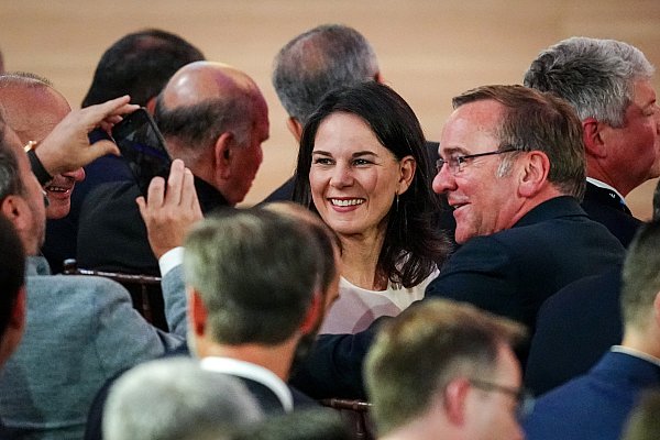Annalena Baerbock (Bündnis 90/Die Grünen), Außenministerin, und Boris Pistorius (SPD), Bundesminister der Verteidigung, nehmen an den Feierlichkeiten zum 75. Jubiläum der Nato teil. - © dpa