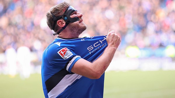 Die Maske wurde als Sonderanfertigung für Fabian Klos angefertigt. - © Oliver Krato