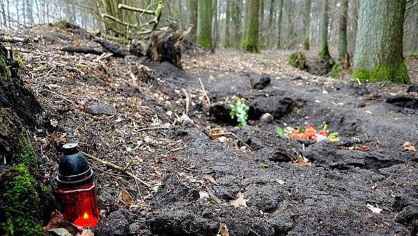 In dieser Senke am Rande eines Wäldchens wurde im Februar 2012 die Leiche von Nelli Graf gefunden. - © Nicole Donath