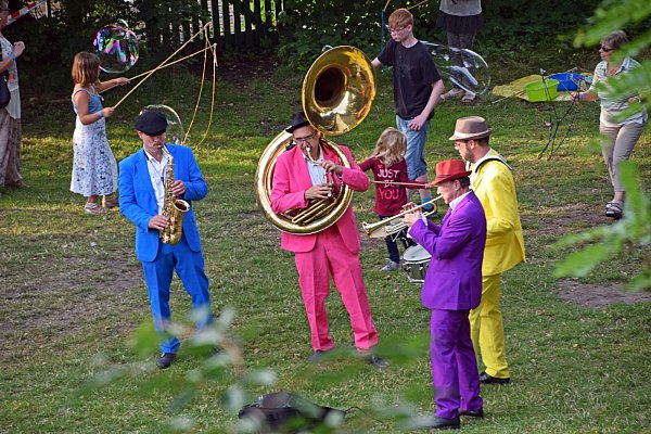 Die Elastic Soap Jazz Band verspricht Gute-Laune-Kost von der Nordsee. - © Uwe Werner/Elastic Soap Jazz Band