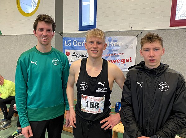 Das siegreiche Trio von der ASG aus Schloß Holte-Stukenbrock. Christoph Prunsche, v. li. (Platz drei), Jonas Schumacher (Platz eins) und Maximilian Schulze (Platz zwei). - © Horst Biere