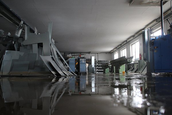 Ein Firmengebäude an der Straße "Am Strangbach" ist vom Starkregen geflutet worden. - © Florian Weyand