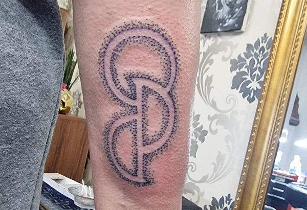 Eine Möglichkeit, wie Tätowierer das Organspendetattoo stechen können. - © Beata Kroker