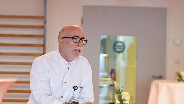 Sportkardiologe Klaus-Peter Mellwig, Oberarzt der Klinik für Allgemeine und Interventionelle Kardiologie und Angiologie am Herz- und Diabeteszentrum NRW mit Sitz in Bad Oeynhausen. - © Jürgen Krüger