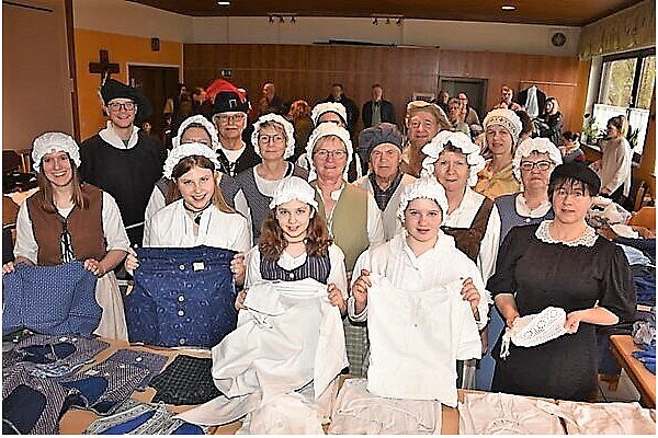 In alter Bauern- und Arbeiterkluft werden viele Lütmarser auf dem Fest unterwegs sein. - © Privat
