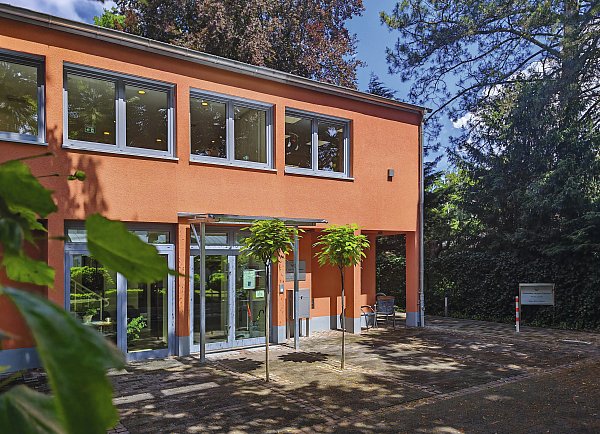 Das Haus an der Hochstraße 19 nach der Sanierung im Jahr 2023. - © Hospiz-Verein