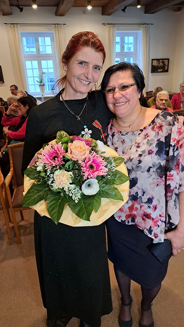 Im Krankenhaus lernten sich Inge Bultschnieder (l.) und Katya Antonova vor zwölf Jahren kennen. - © Marion Pokorra