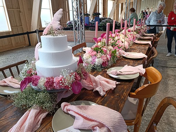 Kann losgehen: Die Hochzeitstafel ist eingedeckt. - © LGS/Manuela Puls