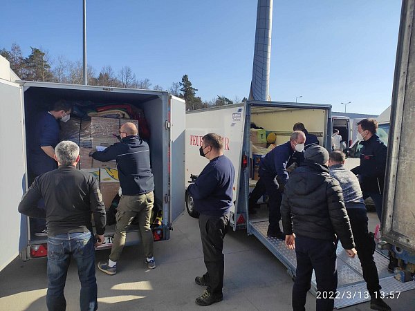Die Stadt Bad Lippspringe setzte schon zu Beginn des russischen Angriffskrieges ein Zeichen der Solidarität mit den Menschen in der Ukraine. Vereine, Feuerwehr aber auch viele Einzelpersonen stellten sich in den Dienst der guten Sache. - © Feuerwehr Bad Lippspringe