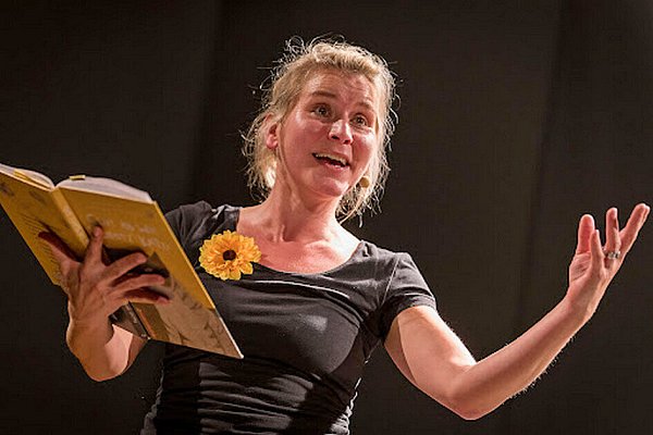 Frauke Angel ist Lesekünstlerin des Jahres 2021. Als Schauspielerin weiß sie, vorzutragen. Foto: privat - © privat