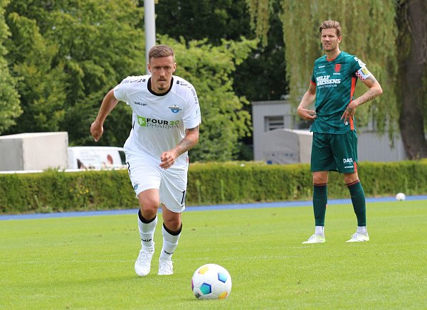 SCP-Akteur Max Kruse verwandelt in gewohnt sicherer Manier den Strafstoß zum 1:0. - © Jonas Risse/SC Paderborn 07