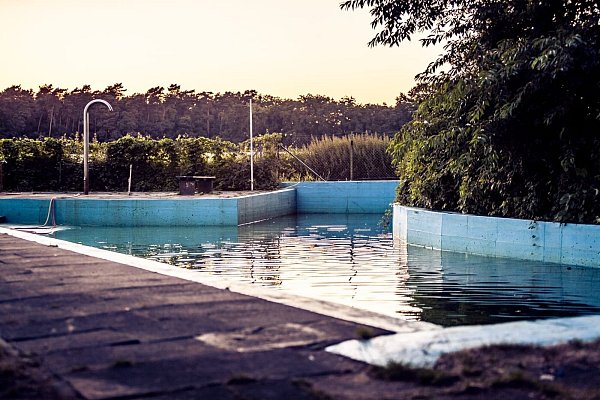 Das Schwimmbecken im Wapelbad ist 92 Jahre alt und soll aufwendig renoviert werden. Dafür plant der Förderverein nun mit einer Investition von annähernd 40.000 Euro. - © privat