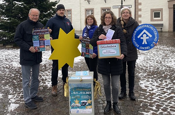 Freuen sich auf das Event: Bürgermeister Hubertus Grimm (v. l.), Alexander Enns (Feuerwehrverein St. Florian), Martina Bönning (CVWB), Verena Hoppe (Beverungen Marketing e.V.) und Anja Berger (Kinderschutzbund). - © Beverungen Marketing