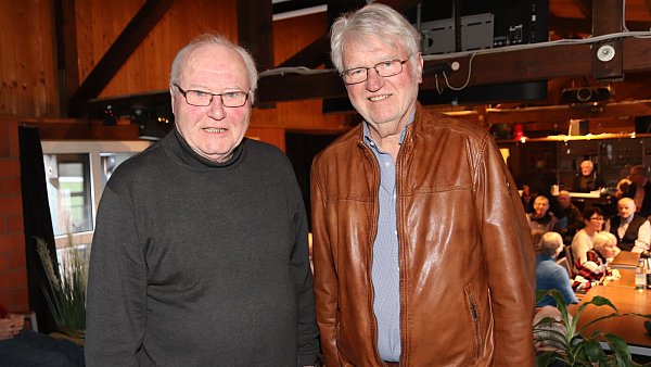 Das Erzählcafé im Leos, hier mit Alt-Bürgermeister Rudi Strunk und Detlev Gadow vom Netzwerk, gehörte zu den letzten Veranstaltungen vor der Coronapause. - © Birgit Guhlke