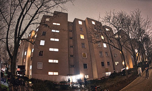 In diesem Wohnhaus lebte die frühere RAF-Terroristin Daniela Klette in Berlin bis zu ihrer Festnahme. - © dpa