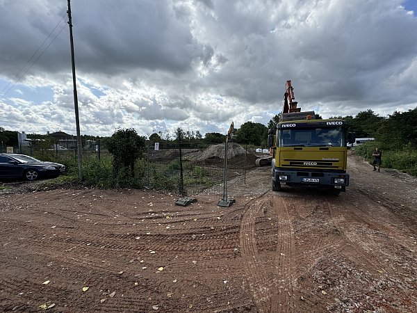 Die Stadtwerke Bad Salzuflen bauen an der Ziegelstraße ein innovatives Heizkraftwerk mit einer Großwärmepumpe, die aus dem geklärten Abwasser ihre Wärme beziehen kann. Ein Umspannwerk wird ebenfalls errichtet. - © Sven Kienscherf