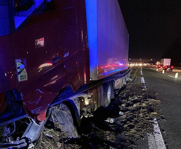 In den frühen Morgenstunde kam es zu einem Unfall auf der A2. In Richtung Dortmund war nur eine Fahrbahn freigegeben. - © Andreas Frücht