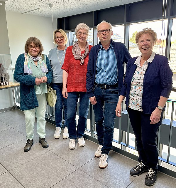 Abschlussgespräch im Rathaus: Elke Bösch (v. l.), Heike Krüger, Ulrike Kokemor, Horst Lehning und Ingrid von Mitzlaff. - © Senioren-Union Rahden/Elke Bösch