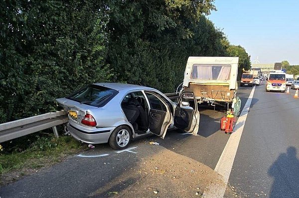 Bei dem Unfall am Sonntagnachmittag wurde eine Person schwer verletzt. - © NW