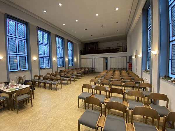 Innenraum der evangelischen Martin-Luther-Kirche in Harsewinkel. - © Markus Voss