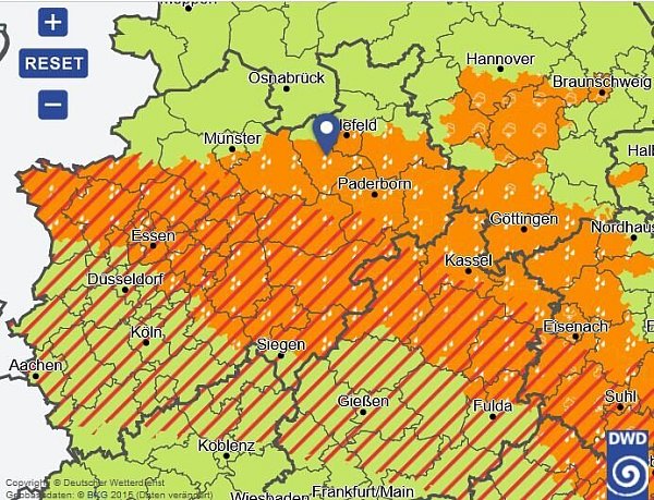Der Deutsche Wetterdienst hatte am Dienstagabend eine amtliche Warnung vor Starkregen für den Kreis Gütersloh herausgegeben. - © Screenshot/DWD