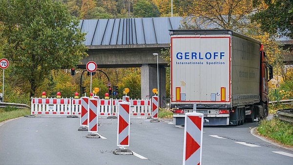 Auf dem OWD in Bielefeld wird es wieder eng. Der zweite Bauabschnitt beginnt am Montag. - © Andreas Zobe (Archiv)
