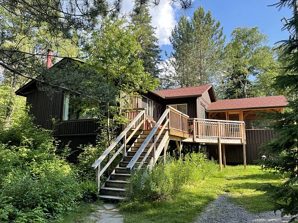 Komfortabel: Eine Hütte im Arowhon Pines Resort. - © Juchtmann