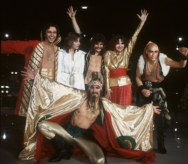 Die Popgruppe "Dschinghis Khan" ("Moskau"; "Dschinghis Khan") am 17.03.1979 in der Rudi-Sedlmayer-Halle in München. Die Band mit Steve Bender, Wolfgang Heichel, Leslie Mandoki, Edina Pop, Louis Hendrik Potgieter und Henriette Strobel wurde von Ralph Siegel produziert. - © picture alliance / Istvan Bajzat