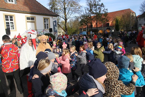 Die Kleinsten hatten großen Spaß beim Karnevalsauftakt in Fürstenberg. - © Johannes Büttner