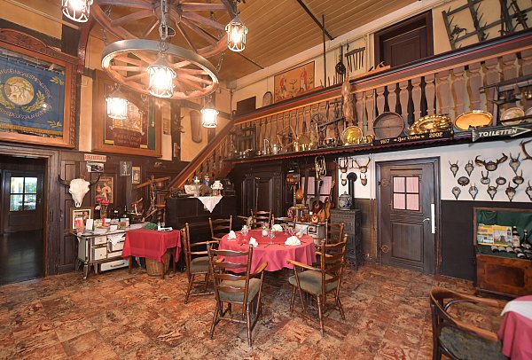 Interieur mit musealem Charakter. Beim Betreten der Gaststätte zur Linde fühlen sich Besucher in eine andere Epoche versetzt. - © Jens Dünhölter