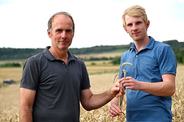Wenn der Mähdrescher nicht auf den Felder gebraucht wird, werden Andreas und Sohn Henri Multhaup mit ihrer Maschine am Wochenende auf der Landesgartenschau bei „Wir vom Land“ da sein. - © Thomas Kube/WLV