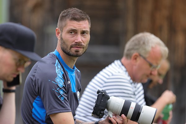 Als talentierter Fotograf liefert Christian Strohdiek derzeit auch Bilder vom Trainingslager in Tirol. - © Oliver Krato
