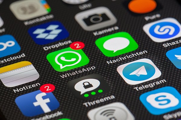 Um Vätern am Männertag eine Freude zu bereiten, eignen sich Whatsapp-Nachrichten für einen kurzen Gruß. - © Symbolbild/Pixabay