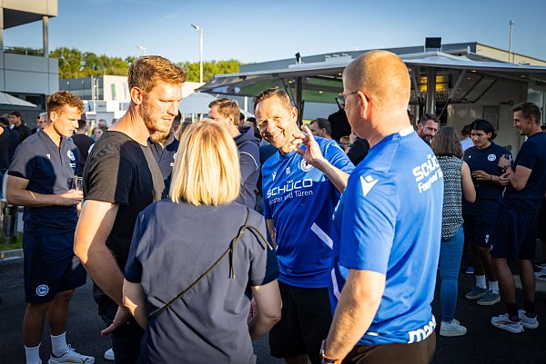 Auch Klublegende Fabian Klos schaute bei der Eröffnung von Arminias Sport- und Leistungszentrum vorbei. - © Sarah Jonek / Jonek Fotografie