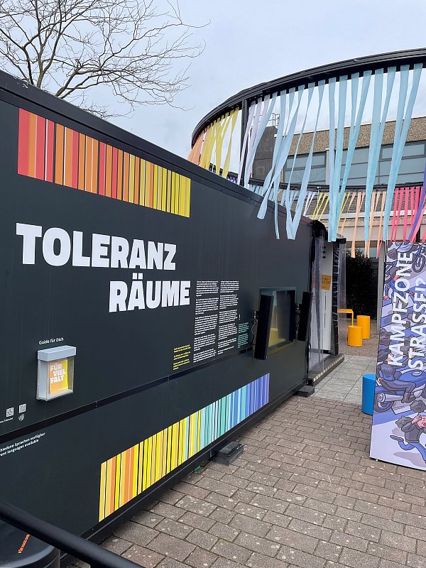 Der Ausstellungs-Container auf dem Schulhof der Gesamtschule Elsen kann bis zum 8. März täglich von 8 Uhr bis 20 Uhr besichtigt werden. - © SC Paderborn 07