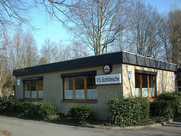 Das alte Vereinsheim war bis 2004 der „Familiensitz“ des VfL. Inzwischen ist es abgerissen. Foto: VfL Schildesche - © VfL Schildesche