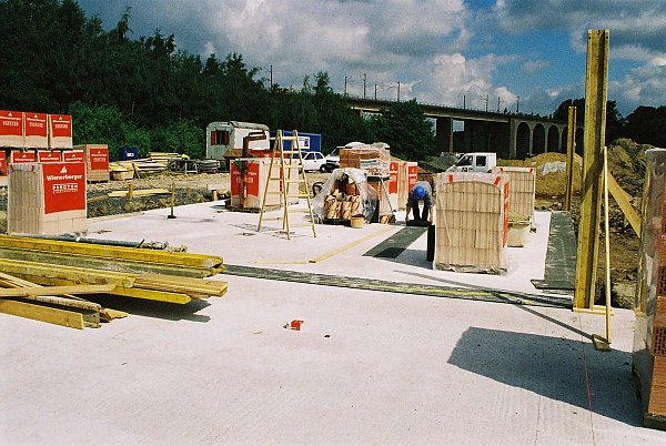Einen kräftigen Abschlag vom Viadukt entfernt entstand 2004 die neue kulturelle Heimat der Schildescher. Foto: VfL Schildesche - © VfL Schildesche