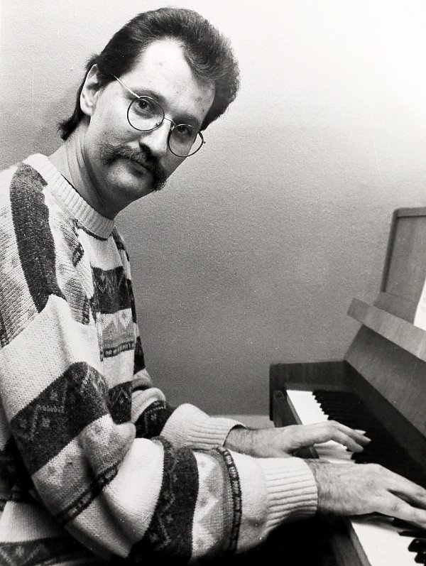 1991 spielte Herbert Even für ein Portrait in der Neuen Westfälischen Händels "Hallenser Sonate" auf seinem Klavier. - © Manfred Hörstmann