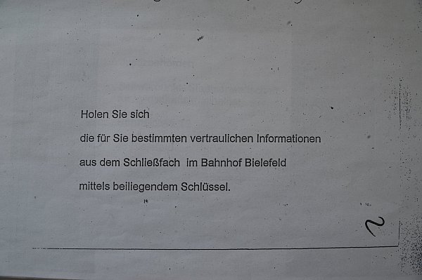 Die Titelseite der anonymen Anzeige: Der Ordner mit den Hinweisen auf die betrügerischen Machenschaften der Balsam AG war in einem Schließfach am Bielefelder Hauptbahnhof hinterlegt. - © Nicole Donath